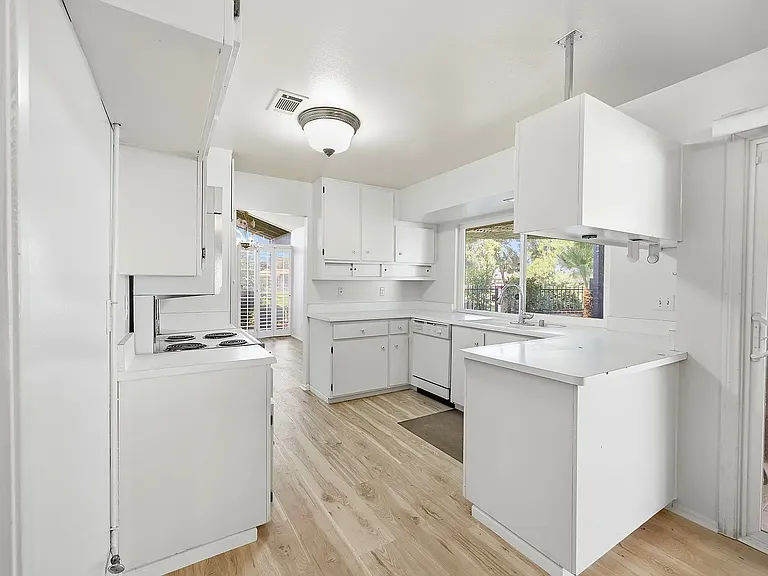 1457 Seven Hills Dr — Photo 27