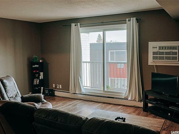 2nd image of 3030 Arlington Ave #14