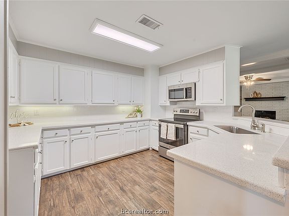 5th image of 2505 Willow Bend Dr