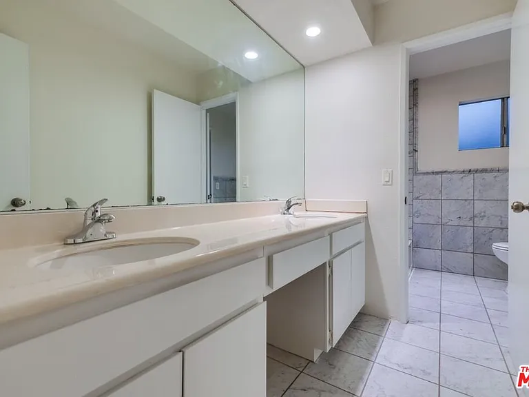 1077 W Kensington Rd #3 — Photo 48