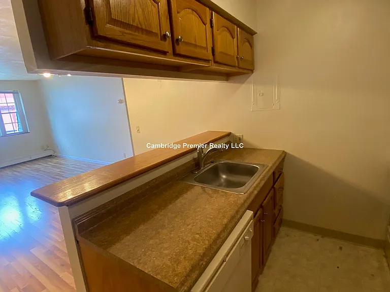 148 Sycamore St #11 — Photo 4