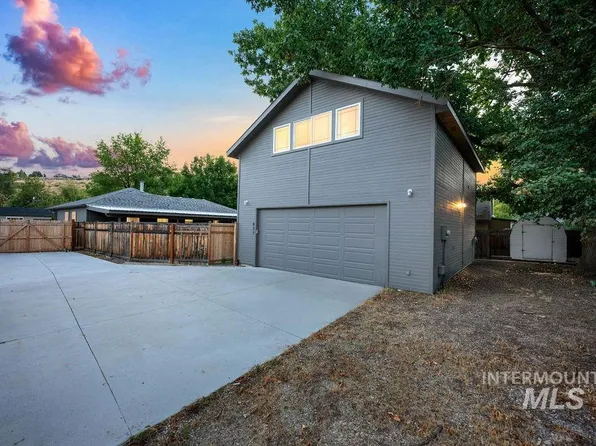425 N Riverview Dr, Boise, ID 83712