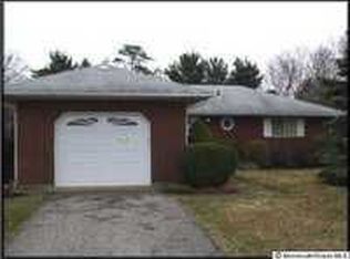 20 Guadeloupe Dr, Toms River, NJ 08757