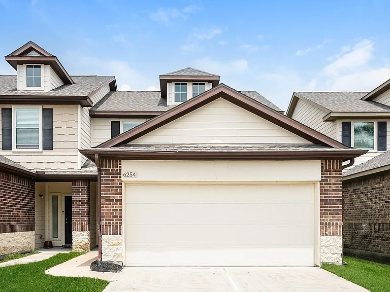 6254 Brenwood Cir — Photo 1