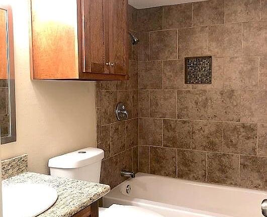3rd image of 1008 N Houston Ave