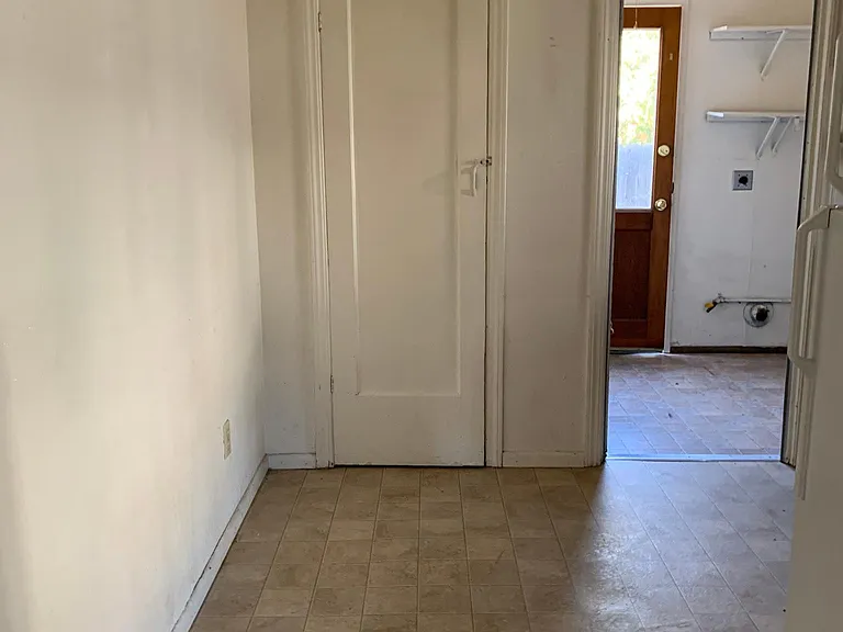 336 W 16th St — Photo 9