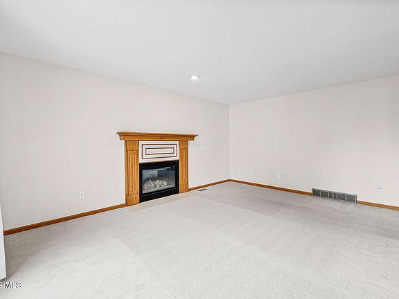 3rd image of 1967 Hamilton Dr
