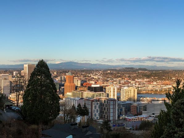 1040 SW Myrtle Dr, Portland, OR 97201
