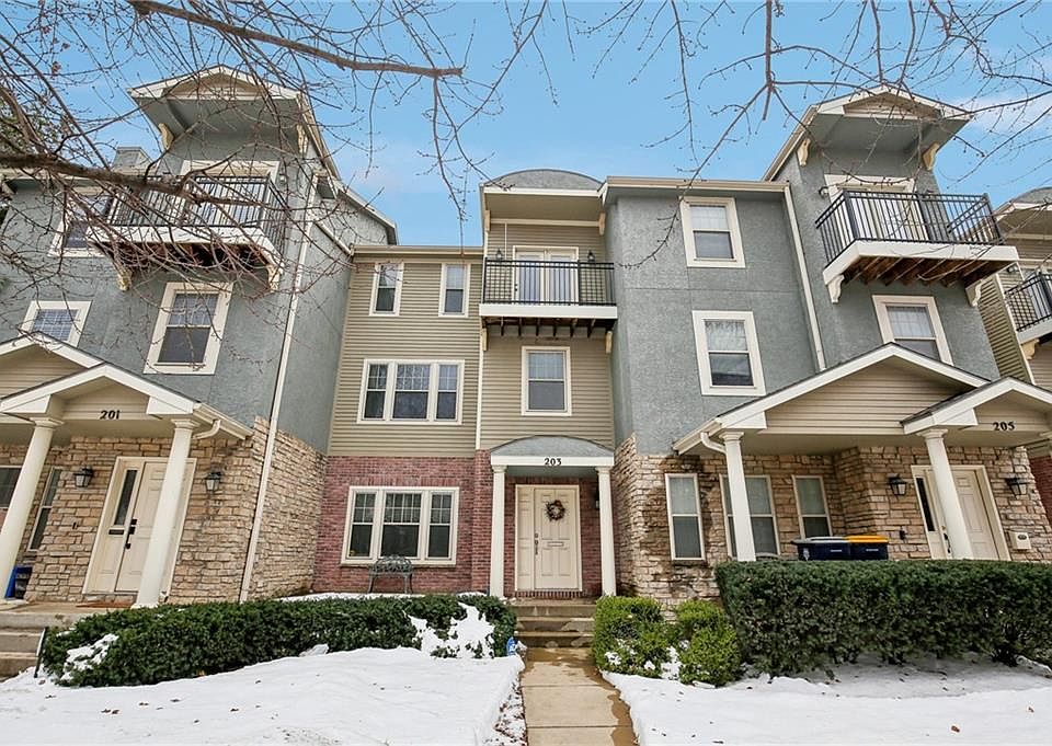 1st image of 203 W 34th St