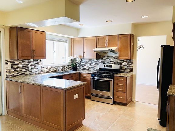 4th image of 2315 Lakeside Dr