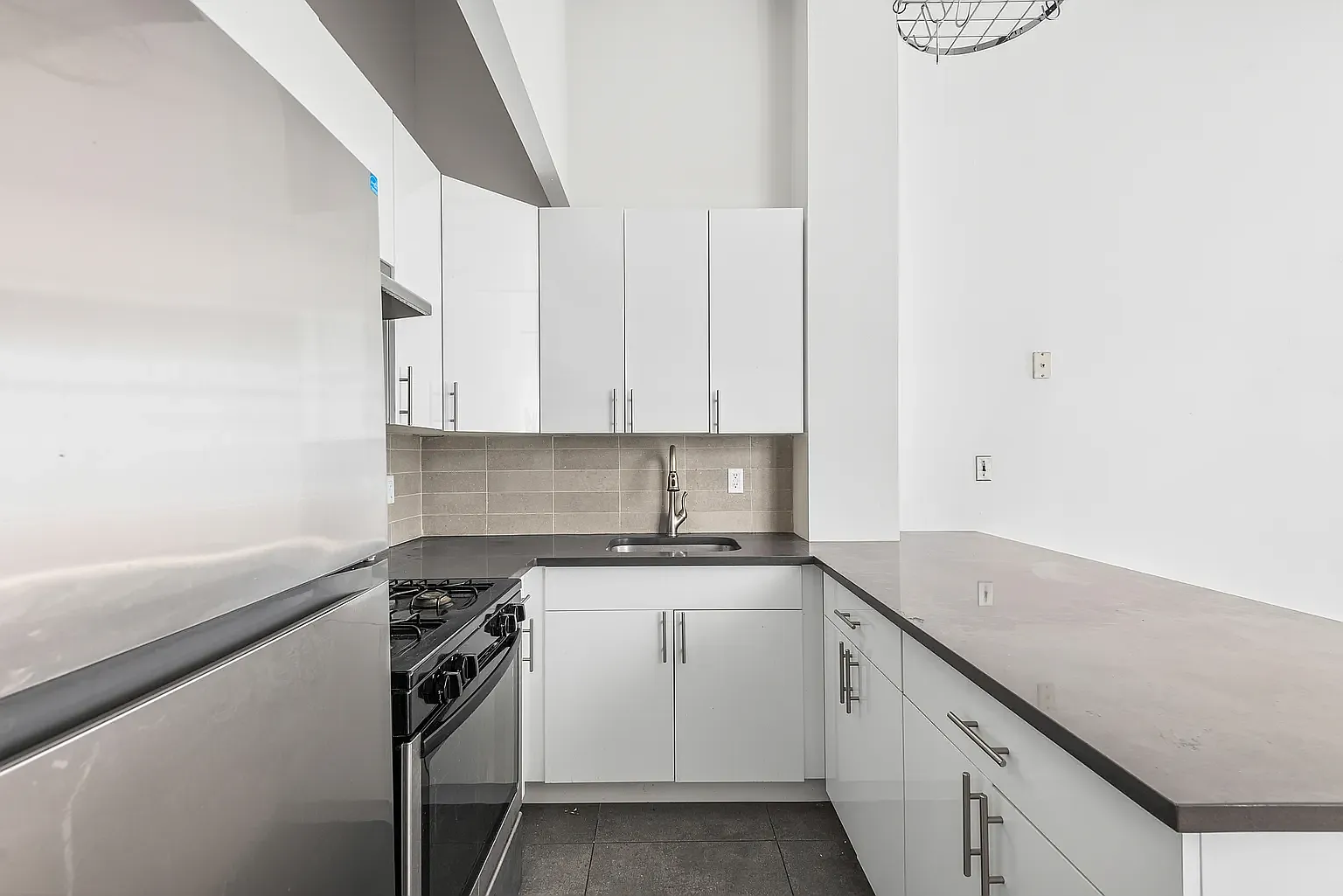 250 Moore Street — Photo 4