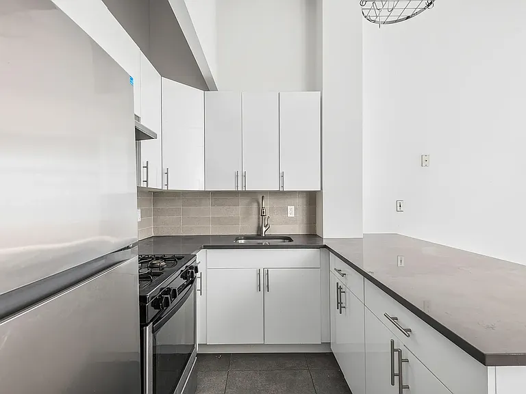 250 Moore St #202 — Photo 4