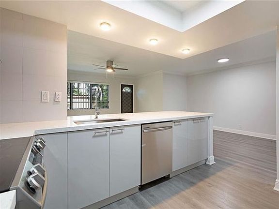 4th image of 1769 NE 40th Pl #1