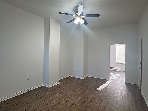 3rd image of 2439 W Jefferson St Floor 1