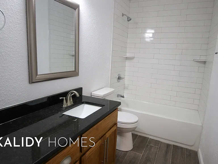 1400 Buena Vista Cir — Photo 15