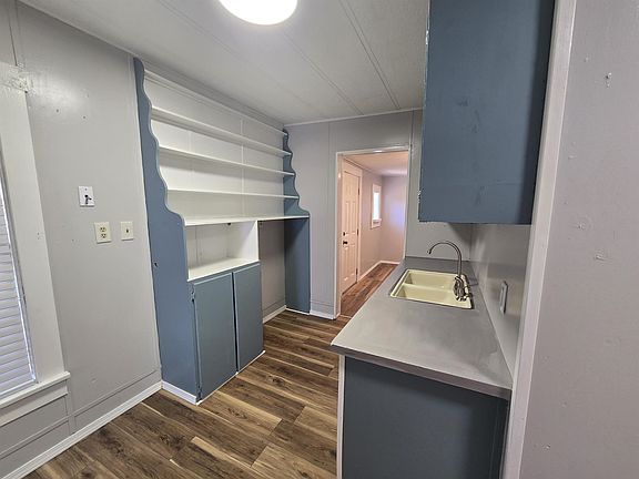 5th image of 623 E 1st St