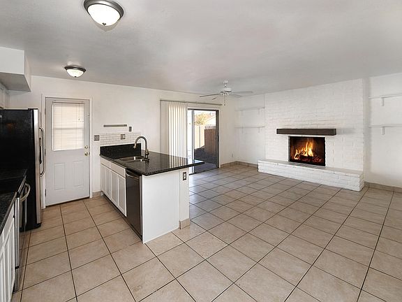 4th image of 2913 S Elm St