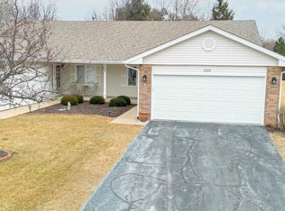 6326 Oak Crest Ln, Loves Park, IL 61111
