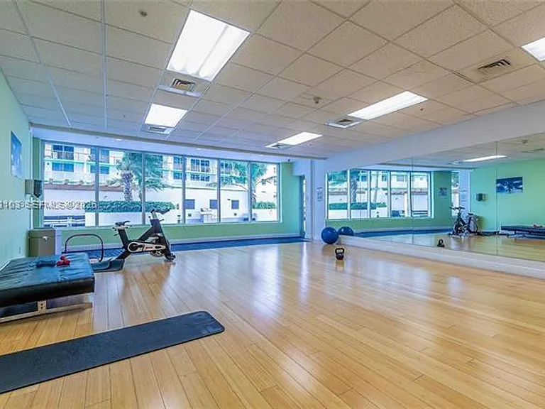 1750 N Bayshore Dr #2401 — Photo 39