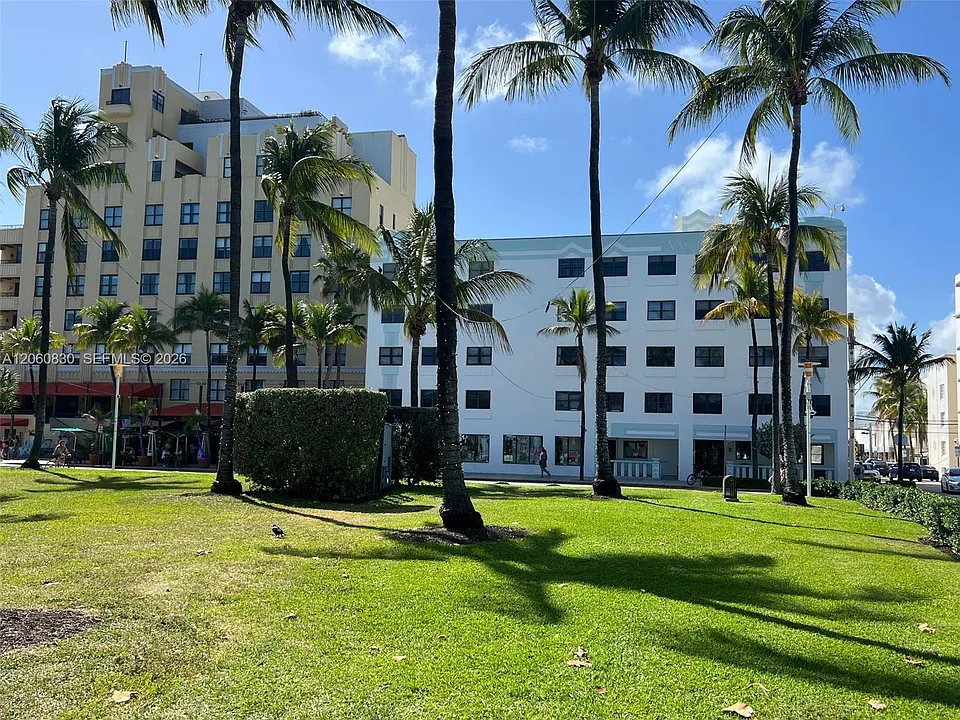 1390 Ocean Dr #101
