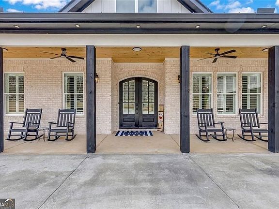 4th image of 825 Arch Tanner Rd