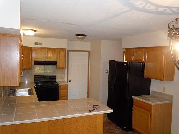 4th image of 30-32 Westhaven Dr