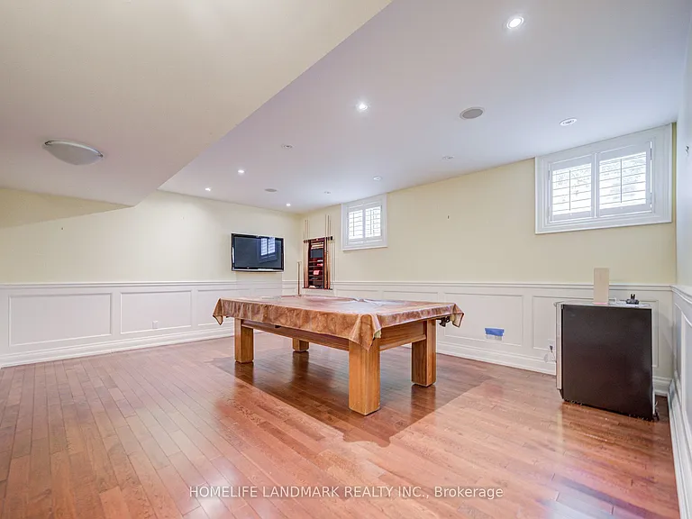102 Stratford Cres — Photo 42