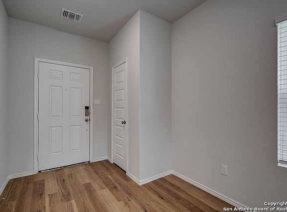 4th image of 9810 Collin Grove