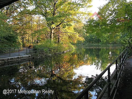 Rented by Metropolitan Realty | media 8