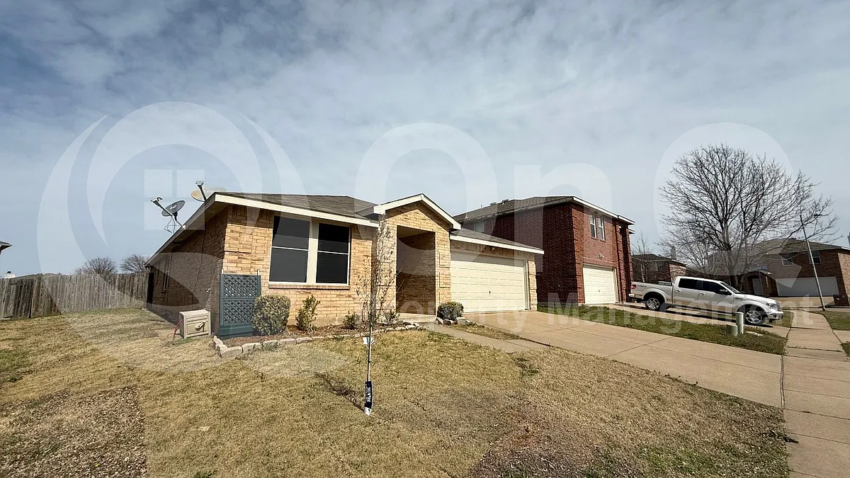 4 bed, 2.0 bath, 2105 sqft, $2,449 — Photo 3