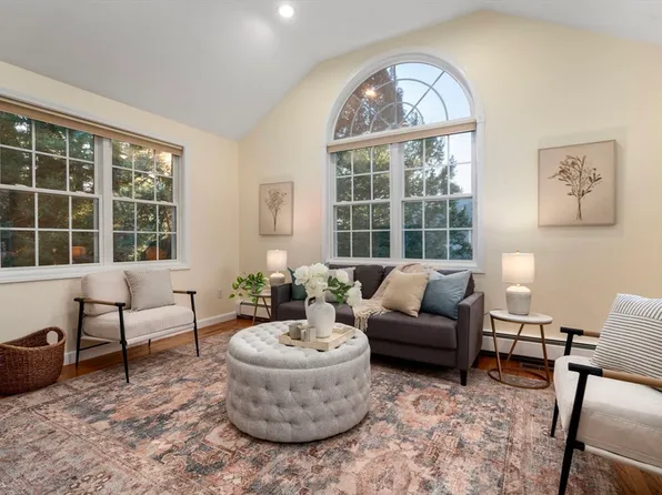 3 Birchtree Dr, Westwood, MA 02090