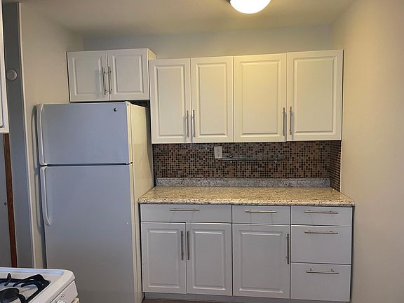 4th image of 500 Edgegrove Ave #B