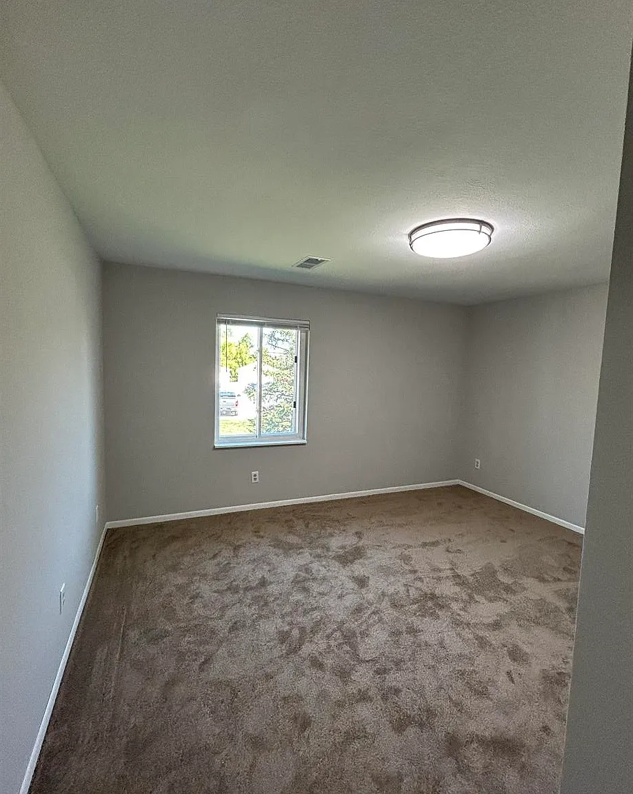 Adam's Court Apartments — Photo 4