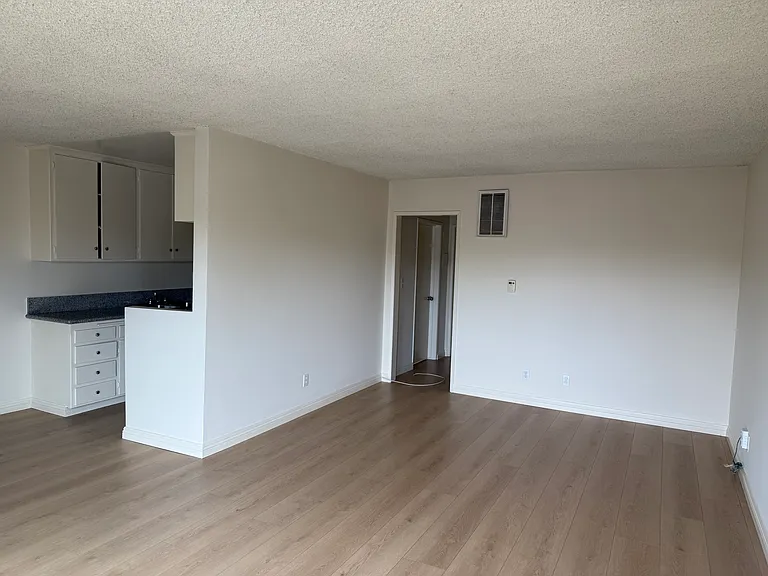 528 E Verdugo Ave #B — Photo 2
