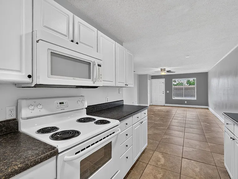 12310 Tavares Ridge Ct — Photo 13