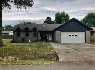305 N 8th St, Okemah, OK 74859