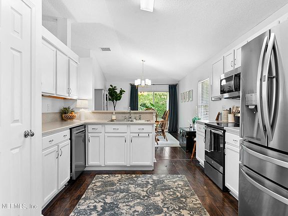 5th image of 1442 Laurel Oak Dr
