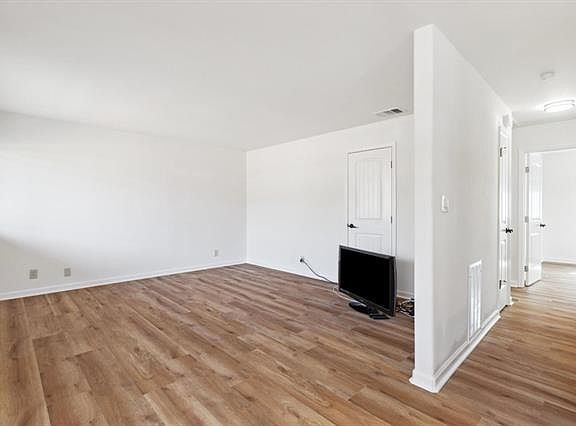 3rd image of 10137 Santa Clara Ave