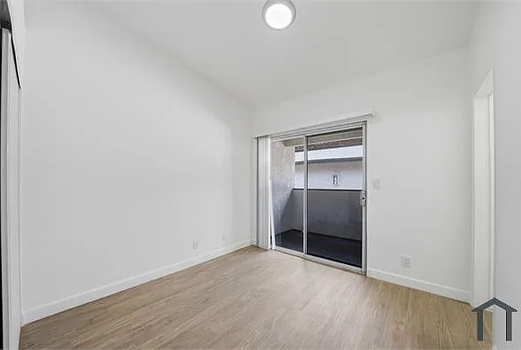 1071 Junipero Ave #302 — Photo 15