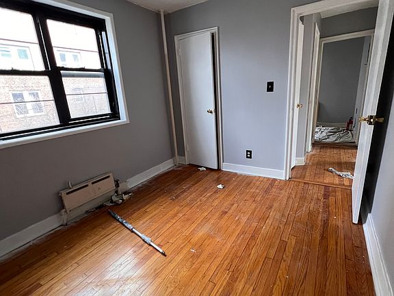 3rd image of 110 Belgrove Dr #3A