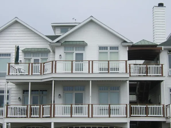 8609 Ellenwood Estates Dr #5, Montague, MI 49437