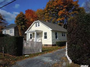 8 Association Rd, Bellport, NY 11975