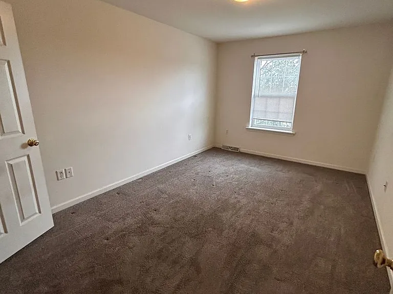 114 Farmhouse Ln — Photo 7