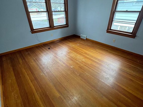 2nd image of 1030 N Macarthur Blvd