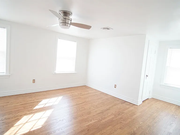 2321 NW 25th St — Photo 27