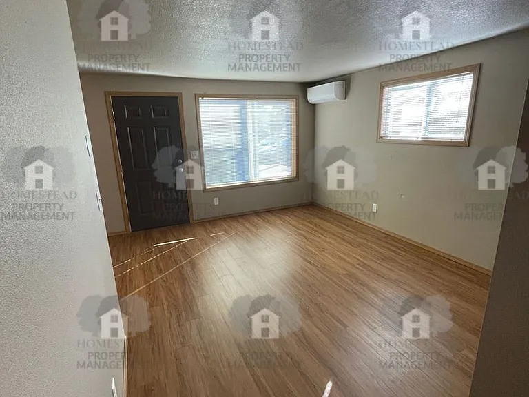 475 Jackson St W — Photo 11