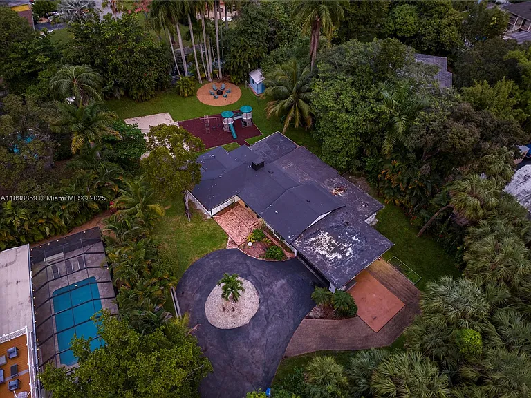 2100 SW 28th Way — Photo 36