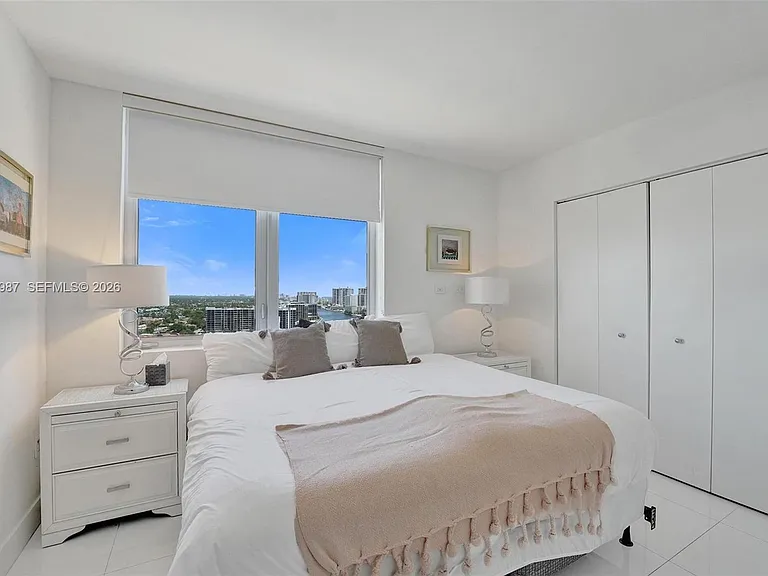 2600 E Hallandale Beach Blvd #T1902 — Photo 21