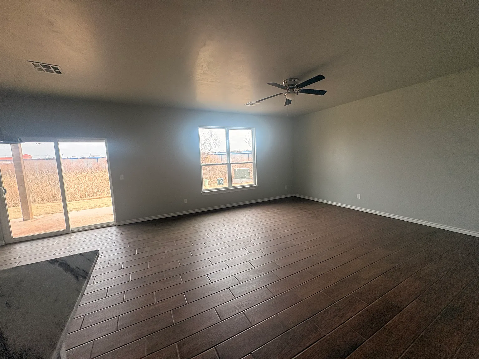 3 bed, 1500 sqft, $1,900 — Photo 2