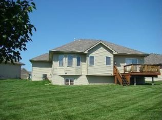 9519 Honey Locust Cir, La Vista, NE 68128